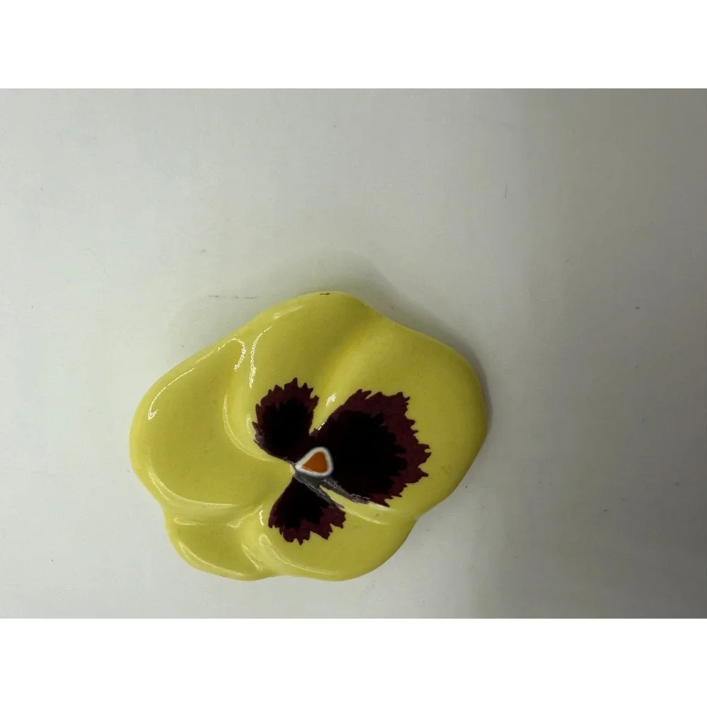 Avon Yellow Ceramic Pansy Flower Brooch Pin Vintage 70s Retro Botanical Jewelry